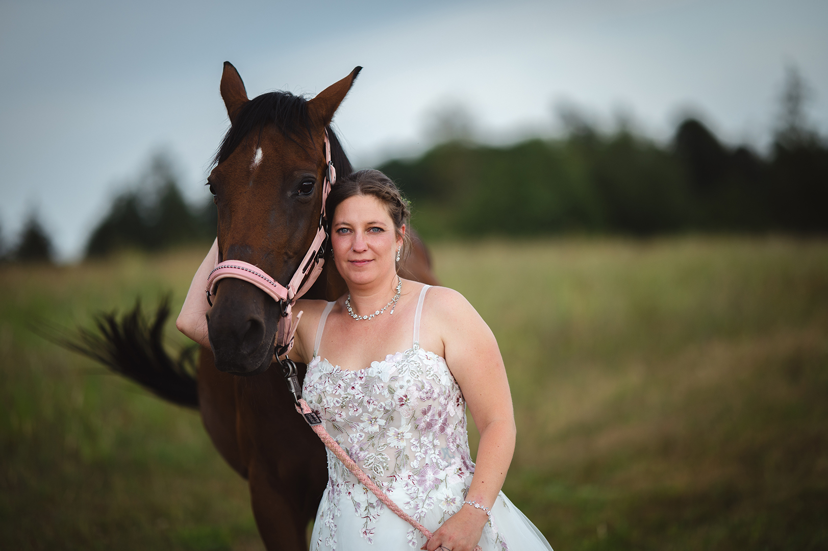 Braut mit ihrem Pferd – Hochzeitsfotografie Stefan Lehmann